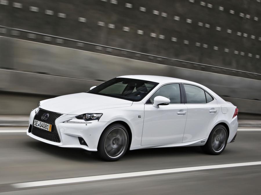  Lexus IS300h F-Sport 2013 года  (EU) (фото 2 из 16)